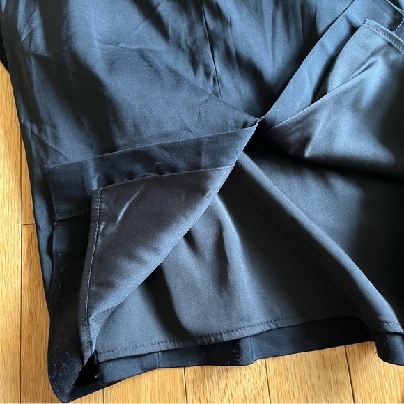 Le Chateau Black Dress. Lined. Medium. Zipper back. - Picture 8 of 9